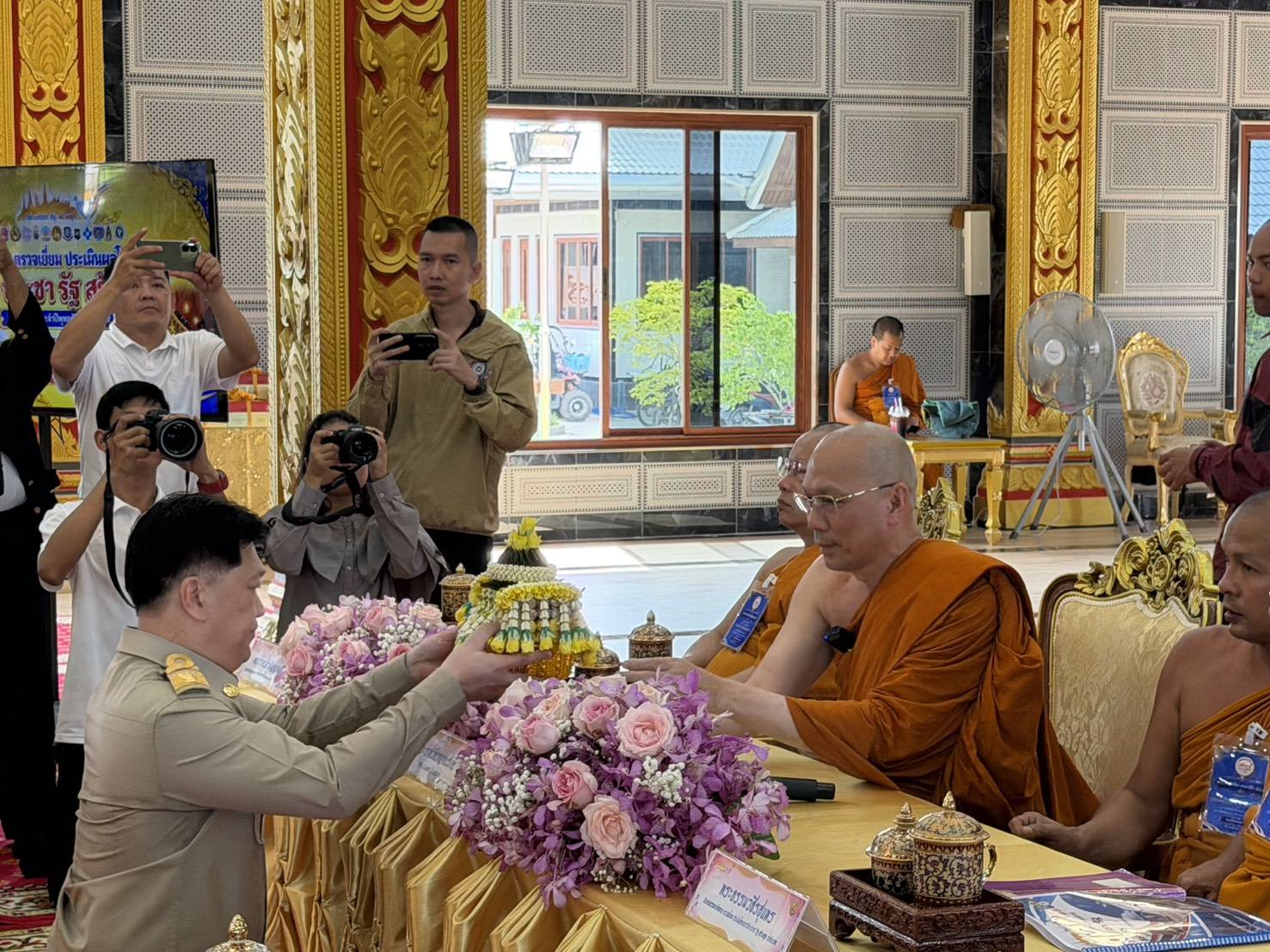 ผู้ว่าฯ สระบุรี ร่วมต้อนรับคณะกรรมการติดตามและประเมินผลโครงการ &ldquo;วัด ประชา รัฐ สร้างสุข&rdquo; หนกลาง ประจำปี 2569 ณ วัดพระพุทธเนรมิต